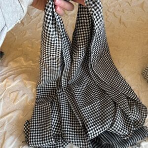 Black and White Houndstooth Scarf